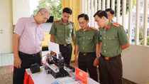 Tư vấn hướng nghiệp cho gần 300 chiến sĩ Công an sắp xuất ngũ