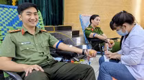 Hàng trăm CBCS Công an tỉnh An Giang hiến máu tình nguyện