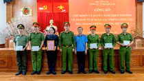 Khen thưởng về thành tích xuất sắc trong đấu tranh phòng, chống tội phạm