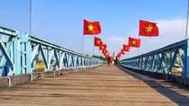 Tạm dừng đón khách tham quan di tích Đôi bờ Hiền Lương - Bến Hải
