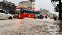 Mùa mưa chưa đến, Hà Nội đã đối mặt ngập lụt