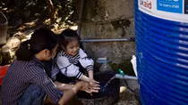Vương quốc Anh và New Zealand viện trợ cho Việt Nam khắc phục hậu quả bão, lũ