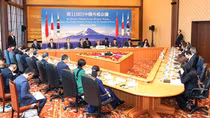 Gió ngược và tam giác niềm tin