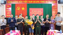 Bàn giao 5 thuyền viên người Trung Quốc bị nạn trên biển về nước