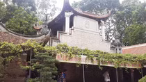 Tiếng chuông bên dòng sông hoa đào