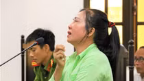 Chủ hụi bật khóc khi bị tuyên phạt 15 năm tù do chiếm đoạt trên 2,5 tỉ đồng
