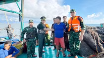 Mâu thuẫn trong cuộc nhậu, ngư phủ tấn công 3 bạn tàu làm 1 người tử vong