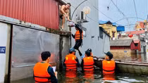 Toả sáng hình ảnh Cảnh sát cơ động giúp dân nơi tâm lũ