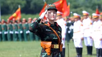 Dưới màu cờ đỏ