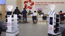 Người dân trải nghiệm dịch vụ tốt hơn với hệ thống robot "lễ tân" thông minh, hiện đại