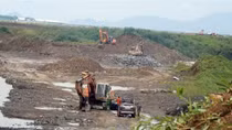 Lật tẩy đường dây khai thác đá đen trá hình