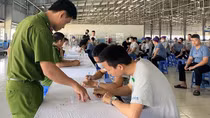Công an Quảng Nam đến khu trọ xét nghiệm ma tuý cho hàng trăm công nhân