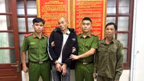 Uống cà phê tranh thủ "thó" luôn nhiều tiền, vàng của chủ quán
