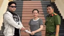 Nhặt túi vàng, mang đến Công an tìm người đánh rơi trả lại