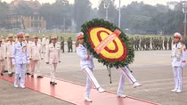 Đoàn đại biểu Công an xã, thị trấn, lực lượng tham gia bảo vệ ANTT ở cơ sở tiêu biểu vào Lăng viếng Chủ tịch Hồ Chí Minh