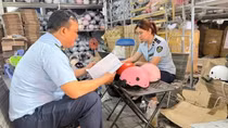 TP Hồ Chí Minh phát hiện kho mũ bảo hiểm giả
