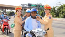 Ấm lòng người dân khi trở lại làm việc sau Tết