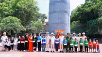 Công an hưu trí khối XDLL và Hội Cựu CAND tỉnh Ninh Bình về nguồn