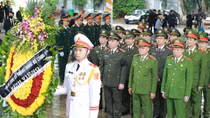 Đảng ủy Công an Trung ương, lãnh đạo Bộ Công an viếng nguyên Chủ tịch nước Trần Đức Lương