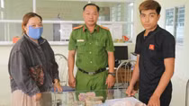 Chủ quán cơm nhờ Công an tìm trả 119 triệu cho khách để quên