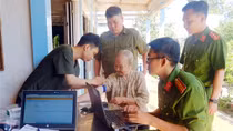 Thu nhận mẫu ADN cho thân nhân liệt sĩ tại Bến Tre