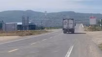 Xe đầu kéo cán tử vong nhân viên quán dừng nghỉ ven đường dẫn cao tốc