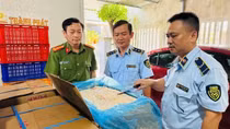 Phát hiện gần nửa tấn mỡ động vật nghi nhập lậu tại một doanh nghiệp