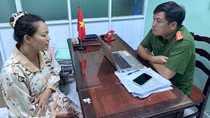 Bắt người phụ nữ đánh nhân viên gác chắn đường sắt
