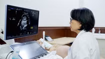 Hai bé gái chào đời khỏe mạnh sau ca can thiệp bào thai hiếm thấy tại Vinmec