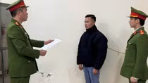 Khởi tố lái máy múc và chủ xe gây tai nạn