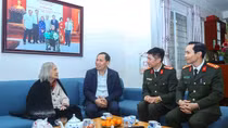 Thứ trưởng Lê Văn Tuyến thăm hỏi, chúc Tết gia đình các đồng chí cố lãnh đạo Bộ Công an
