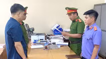 Xuất khống hóa đơn để "cát tặc" lộng hành, thêm 3 đối tượng bị khởi tố