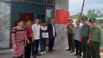 Công an tỉnh Đắk Lắk trao tặng căn nhà đầu tiên trong “Chiến dịch Quang Trung”