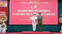 Trao bằng tiến sỹ và thạc sĩ cho 170 nghiên cứu sinh và học viên cao học