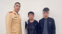 Rủ nhau đi mua ma túy, bị CSGT bắt giữ