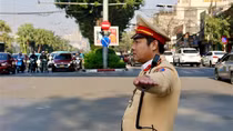 CSGT Hà Nội ứng trực ngày cận Tết: “Giờ nào cũng là giờ cao điểm”