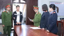 Khởi tố đối tượng sản xuất hàng nghìn can nước giặt giả