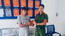 Người đàn ông bán bánh mì không tham của rơi
