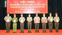 Khen thưởng tập thể, cá nhân bắt đối tượng lừa đảo đến từ khu Tam Thái Tử