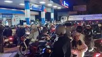 Người Đà Lạt bất ngờ đổ xô tới cây xăng, chen lấn mua nhiên liệu