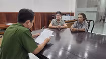 Hai cha con bị bắt cùng có lệnh truy nã
