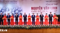 Tổng Bí thư Tô Lâm cắt băng khai mạc triển lãm về Tổng Bí thư Nguyễn Văn Linh