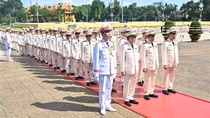 Đoàn đại biểu Đảng ủy Công an Trung ương, Bộ Công an vào Lăng viếng Bác