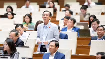 Nhói lòng hình ảnh đồng bào bị ảnh hưởng do thiên tai, đại biểu đề xuất gói hỗ trợ căn cơ