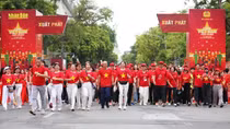 Rực rỡ áo cờ đỏ sao vàng trong ngày hội “Cùng Việt Nam tiến bước”