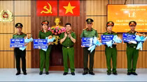 Khen thưởng các tập thể phá chuyên án sản xuất, mua bán 20 kg ma túy