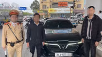 CSGT chặn bắt ô tô là tang vật vụ án đang lưu thông trên đường