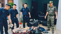 Thu giữ hơn 2,5 tấn xúc xích, lạp xưởng đông lạnh nhập lậu