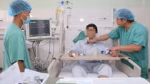 Bác sĩ chạy đua thời gian thực hiện cùng lúc 4 ca ghép tim, gan, giác mạc xuyên Việt