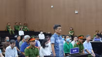 Cựu Tổng cục trưởng Tổng cục Địa chất và Khoáng sản nhận quà sinh nhật 500 triệu đồng